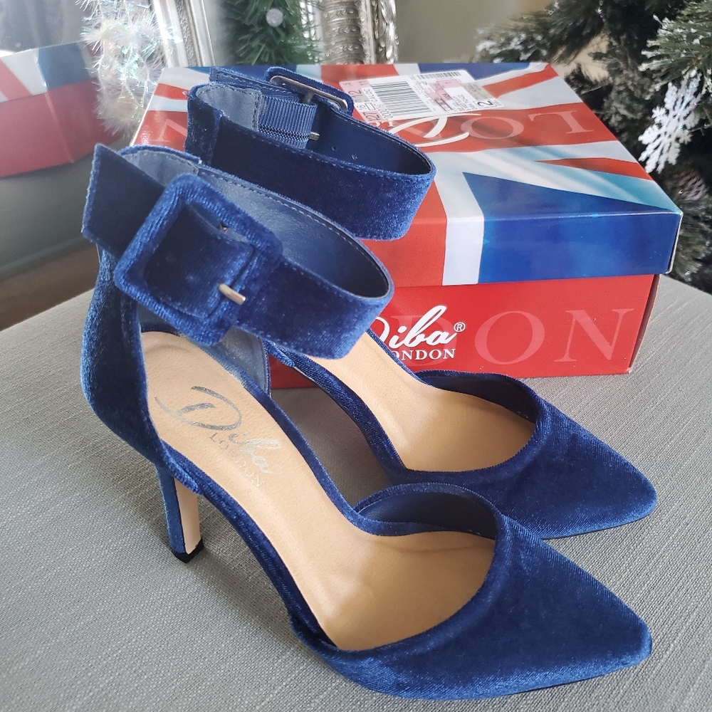 Diba London velvet ankle strap pumps. Size 5.